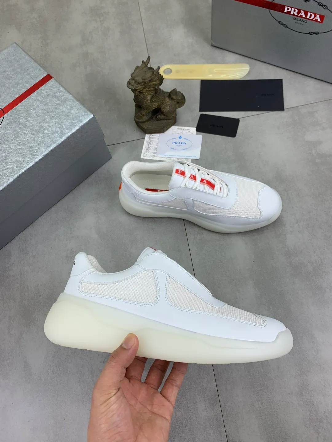 Men's shoes 💰P620 new (higher version) new PRADA (Prada) classic models are on the market at the same time, new men's shoes, 😘fabrics are selected from original imported calfskin. First layer of imported cowhide lining. The original version is awesome! 👍🏿Original open-molded non-slip PU outsole, with exquisite lines, simple and elegant, super comfortable and classy on foot, suitable for leisure travel. Code number: 38-45 (46 customized) 3️⃣ colors available